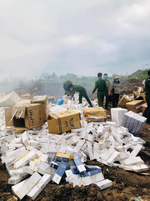Quảng Trị: Tiêu hủy gần 50.000 gói thuốc lá nhập lậu 